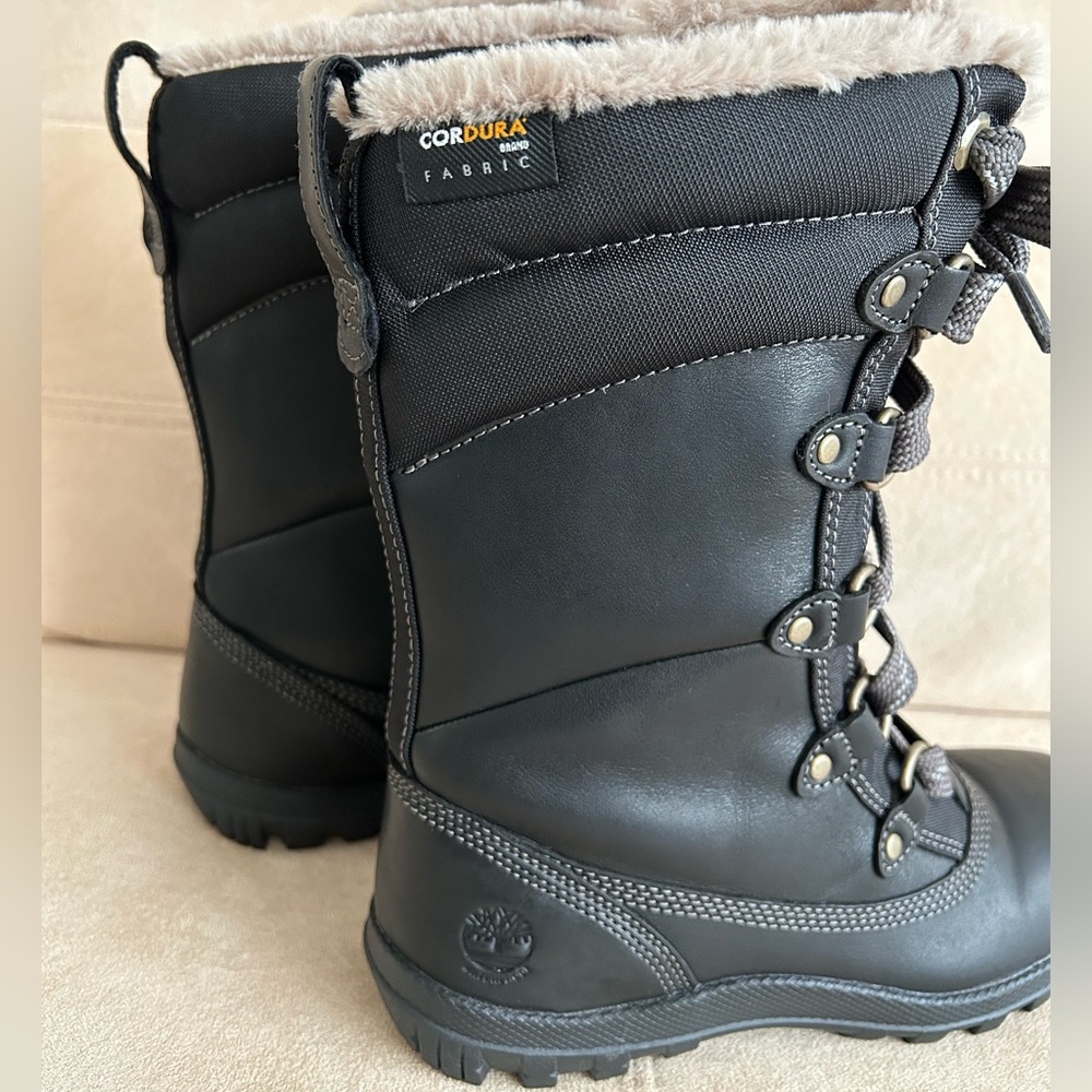 Like New Timberland Women's Earthkeepers Comfy Warm Stylish, Waterproof Boots - Picture 7 of 16